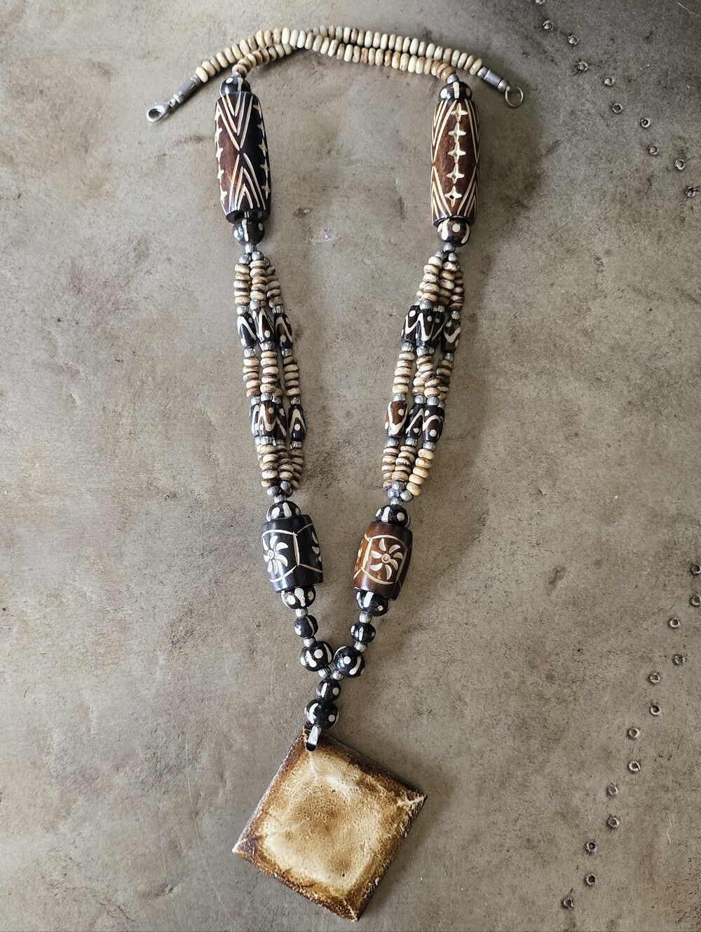 Vintage African Batik Bone Necklace - Unisex - Picture 2 of 4